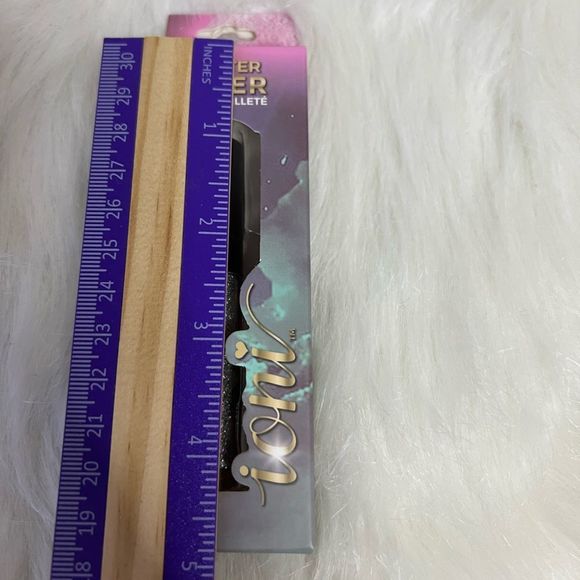 Silver Glitter Eyeliner - Picture 2 of 3